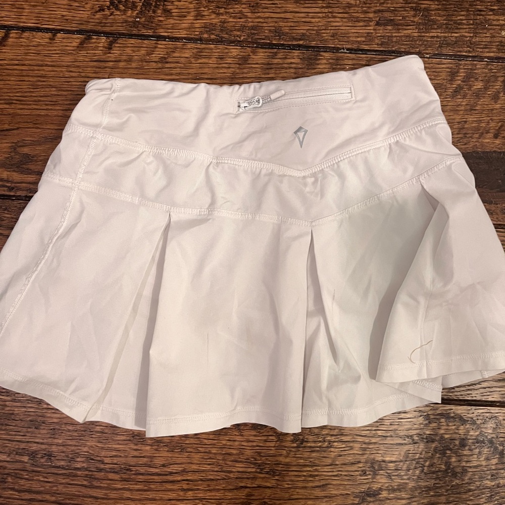 White ivivva skirt size 11